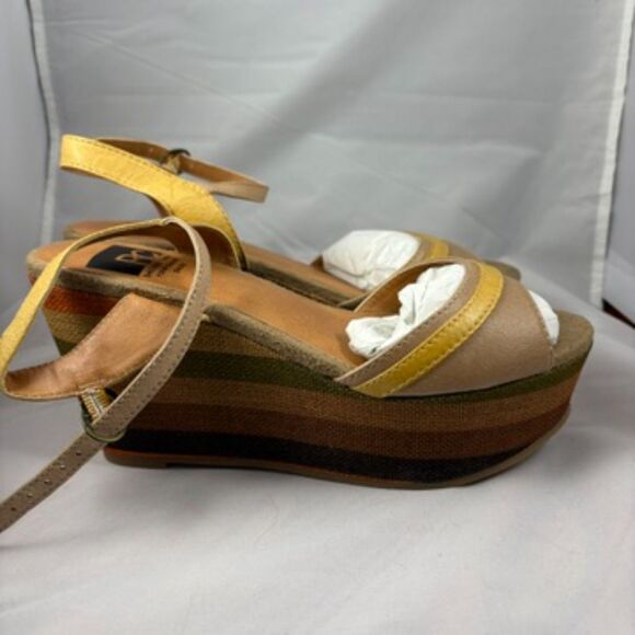CL BY LAUNDRY Size 7 Multicolor Striped Wedge Platform Retro Heels - Picture 4 of 8